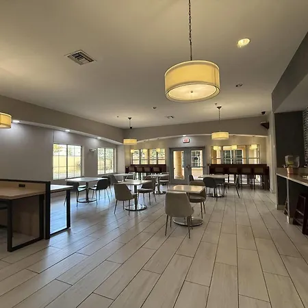 La Quinta Inn & Suites By Wyndham Albuquerque Midtown-3