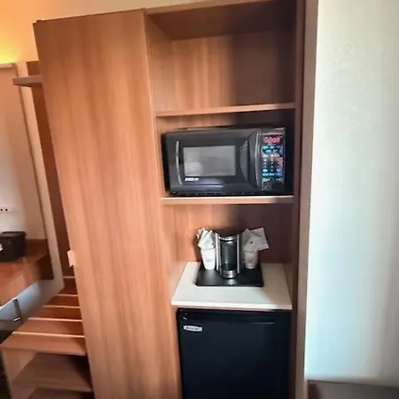 Microtel Inn & Suites By Wyndham Altoona-3