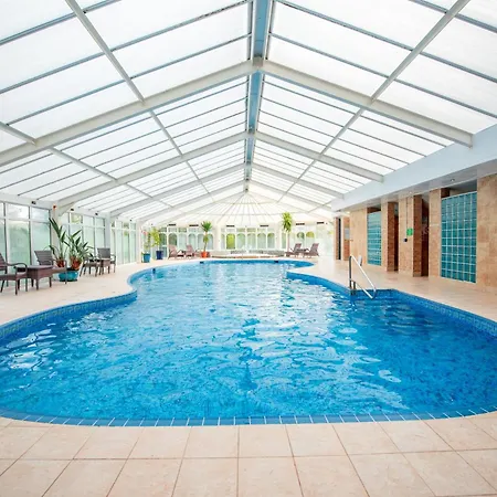 Metropole Hotel And Spa-3