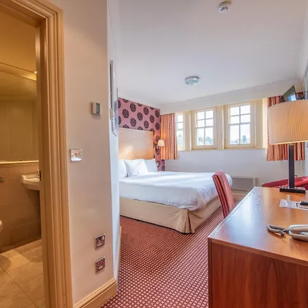 Metropole Hotel And Spa-2