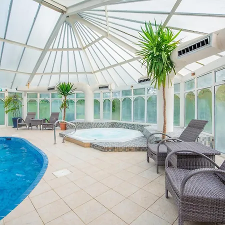 Metropole Hotel And Spa-2