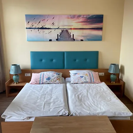 Hotel Kieler Foerde & Free Parking-3