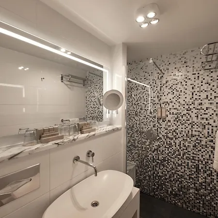 Van Der Valk Hotel Saint-Aygulf-3