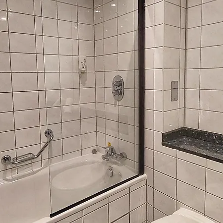 B&B Hotel London Heathrow-2