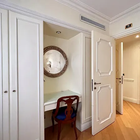 Torre Dell'Orologio Signature Residence-3