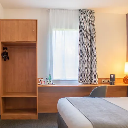 Brit Hotel Bressuire-2