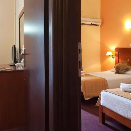 Triton Hotel Piraeus-2