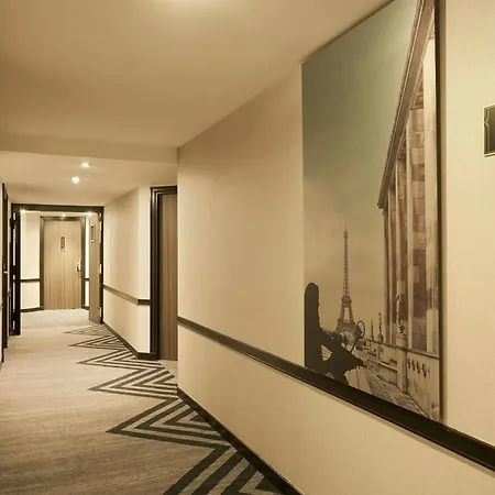 Renaissance Paris La Defense Hotel-3