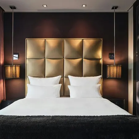 Roomers Frankfurt Central, Autograph Collection-3