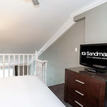 Sandman Hotel & Suites Vancouver Airport-3
