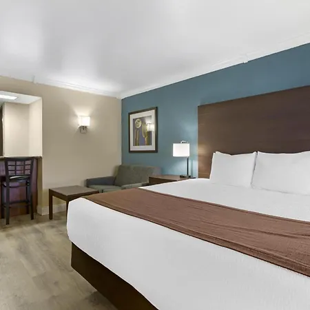 Best Western Innsuites Tucson Foothills Hotel & Suites-2