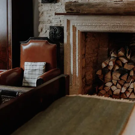 The Bull And Swan-3