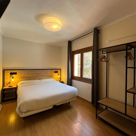 Hotel Niu A 50 M Del Funicamp-3