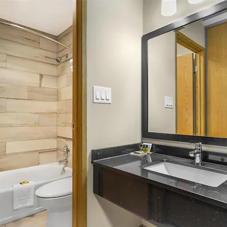 Best Western Plus Country Meadows Inn-2