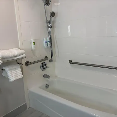 Comfort Inn & Suites-2