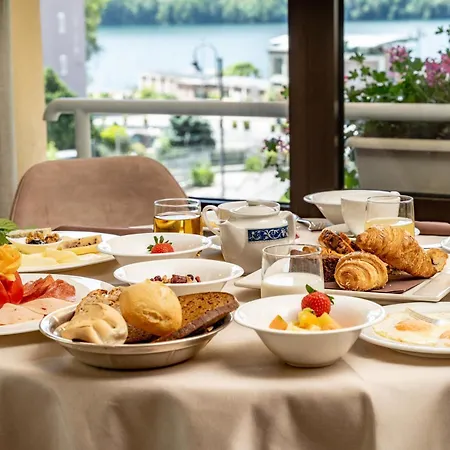 Hotel Ambassador-3