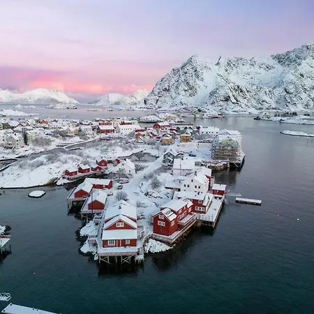 Henningsvaer Rorbuer-3