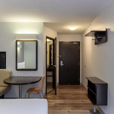 Motel 6 Airdrie-2
