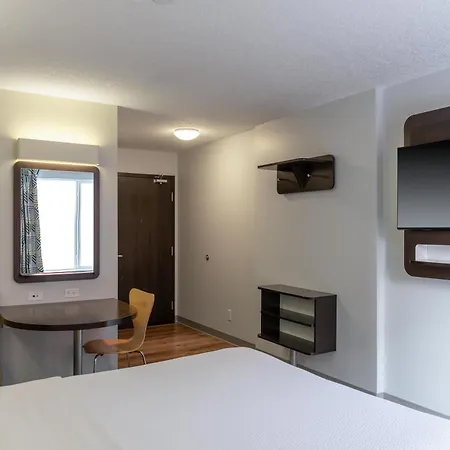 Motel 6 Airdrie-3