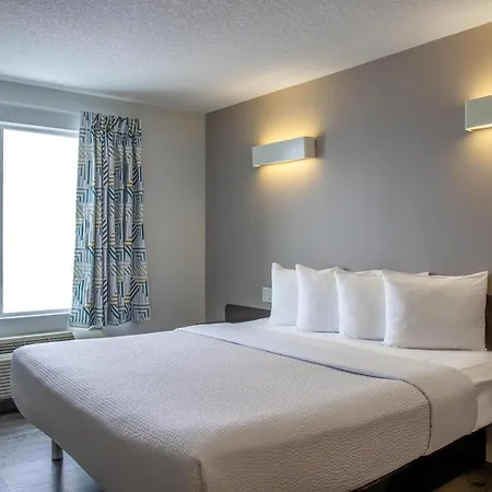 Motel 6 Airdrie-3