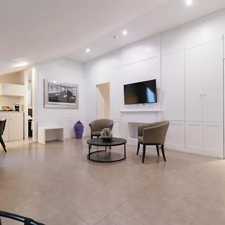 Montenapoleone Suites-3