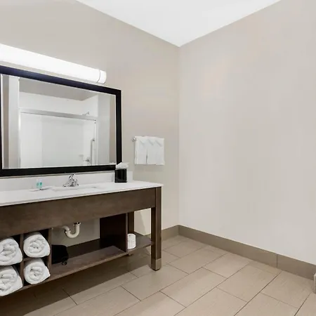 Comfort Inn & Suites-3