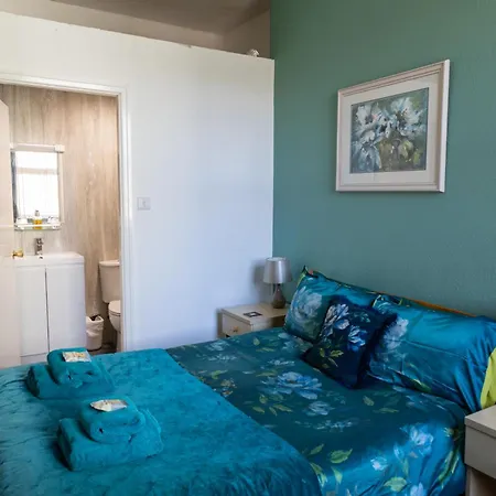 Carlton House Guesthouse-3