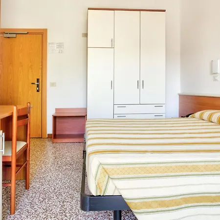 Hotel Happy-2