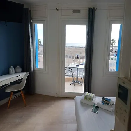 Hotel De La Mer-3