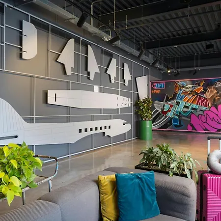 Moxy London Heathrow Airport-3