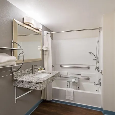 Travelodge By Wyndham Albuquerque West-3