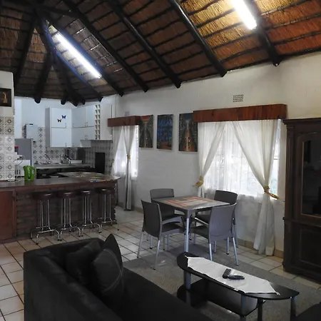 Viewpoint Lodge & Safari Tours-3