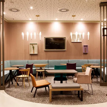 Hampton By Hilton Munich Airport South-3