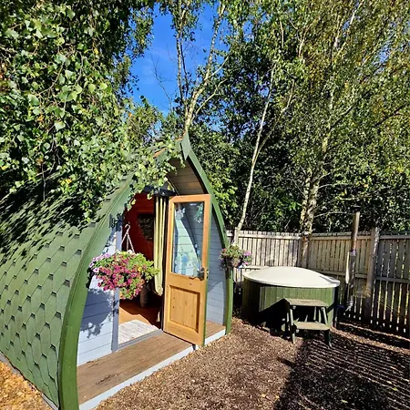 The Forest Pod - Wood Fired Hot Tub And Fire Pit-3