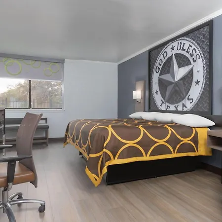 Super 8 By Wyndham Fort Worth Entertainment District-2