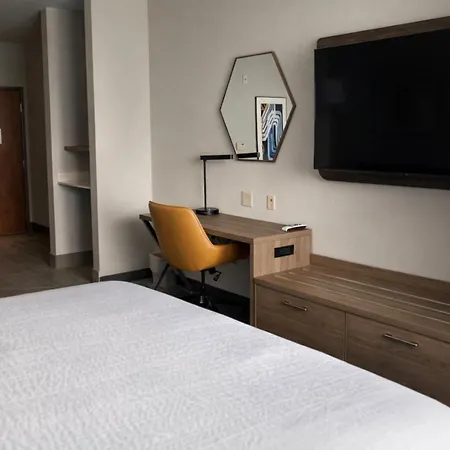 Holiday Inn Express & Suites Bridgeport By Ihg-3