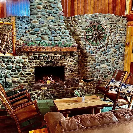 The Lindsay Lodge-3