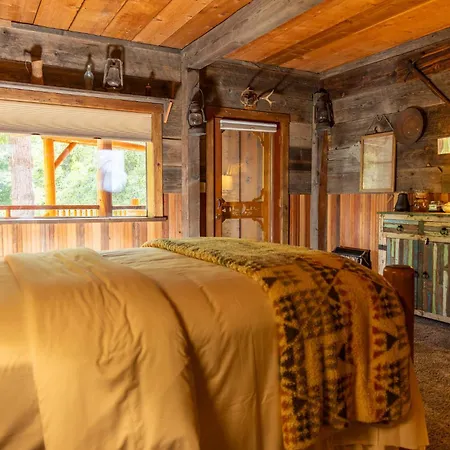 The Lindsay Lodge-2