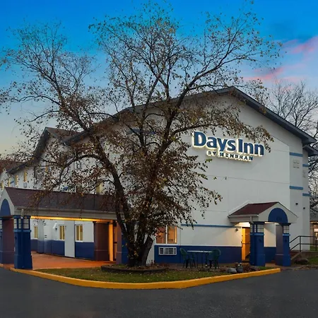 Days Inn By Wyndham Waukegan Great Lakes-Free Breakfast And Naval Base Shuttle-3