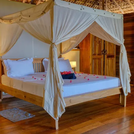 Manja Kely Lodge - Nosy Komba Island-2