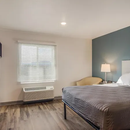 Woodspring Suites Cleveland North-3