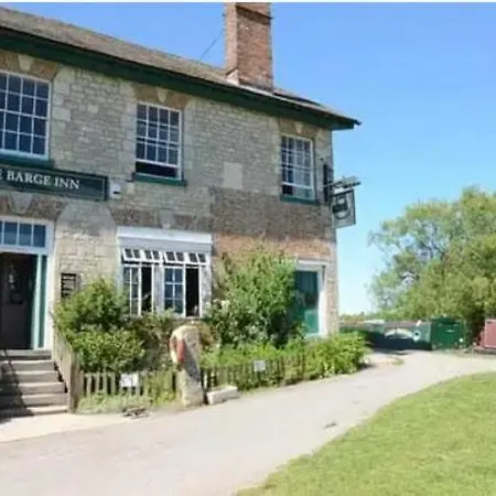 The Barge Inn, Honeystreet-2