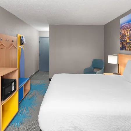 Days Inn By Wyndham Waukegan Great Lakes-Free Breakfast And Naval Base Shuttle-2