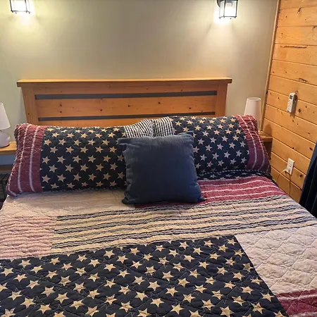 Whispering Woods Cabins & Grill-3