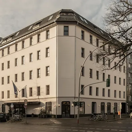 The Dean Berlin-3