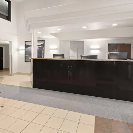 Super 8 By Wyndham Trois-Rivieres-3