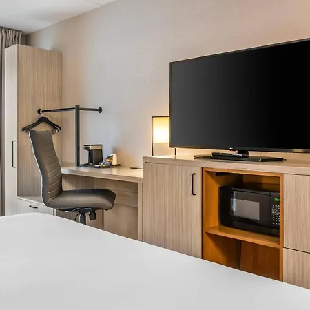Comfort Inn Montreal - Laval - Highway 15-3
