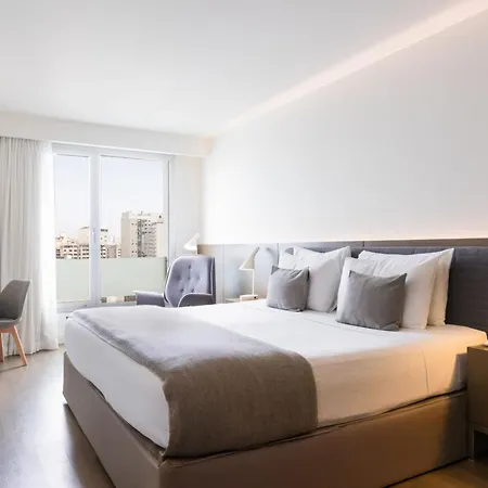Dazzler By Wyndham Lima San Isidro-3