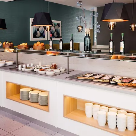Leonardo Hotel Zurich Airport-3