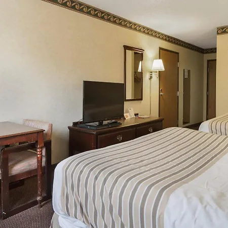 Econo Lodge Inn&Suites-3
